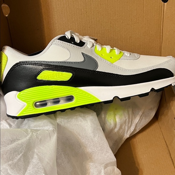 Nike shoes - Picture 4 of 6